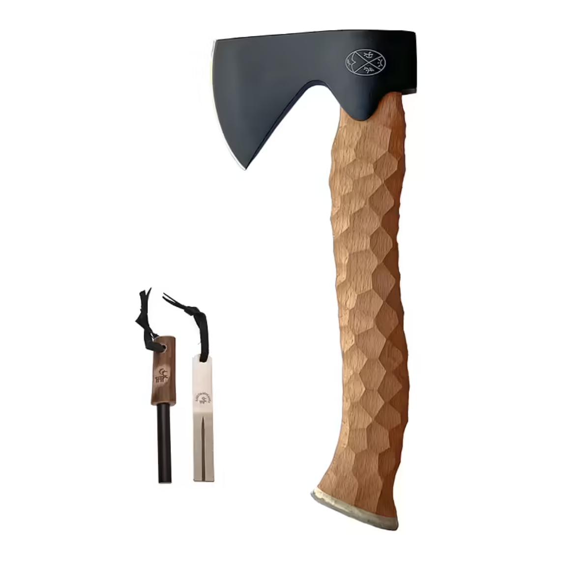 Karesuando Metsämies Hätä - High Carbon L - Bushcraft Axt mit Diamantschleifstein, Feuerstahl und Lederscheide