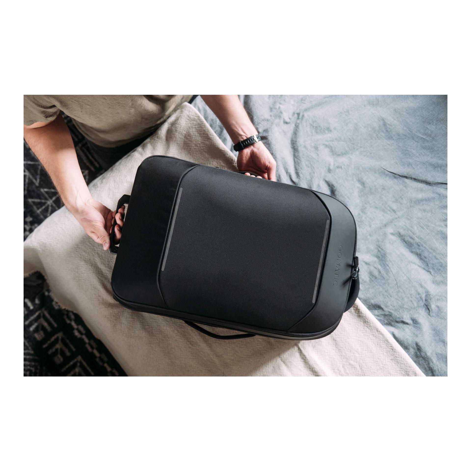 Gomatic Navigator Carry-On 37L - Schwarz