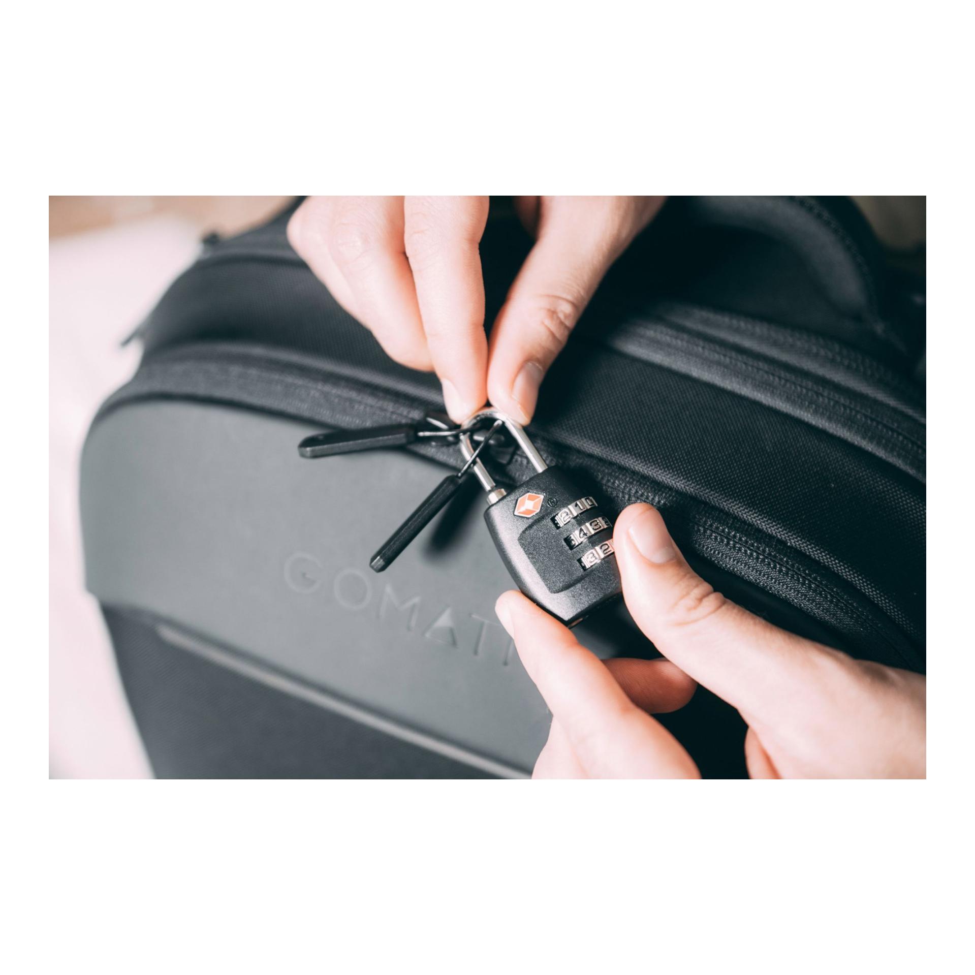 Gomatic Navigator Carry-On 37L - Schwarz