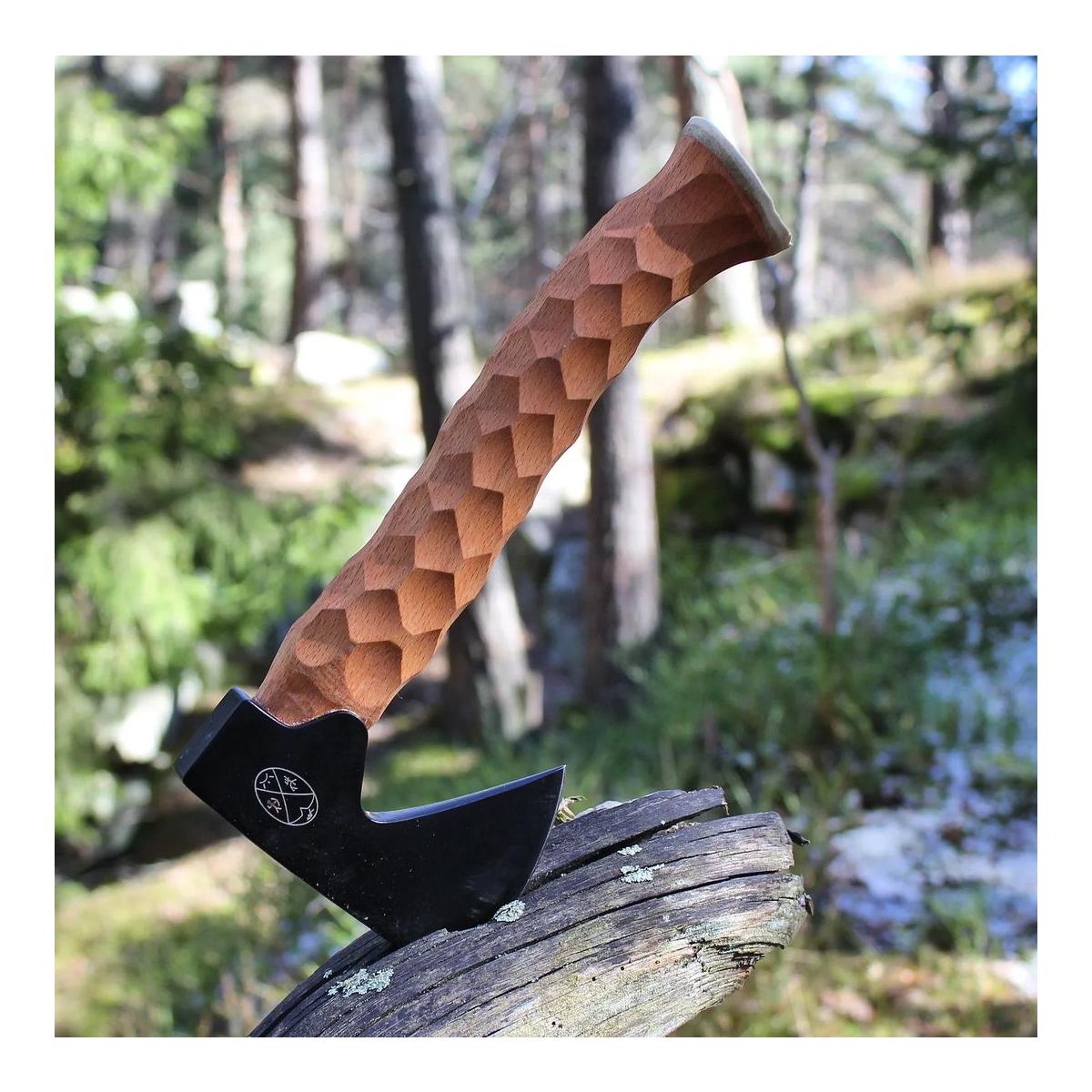 Karesuando Metsämies Hätä - High Carbon - Bushcraft Axt mit Lederscheide